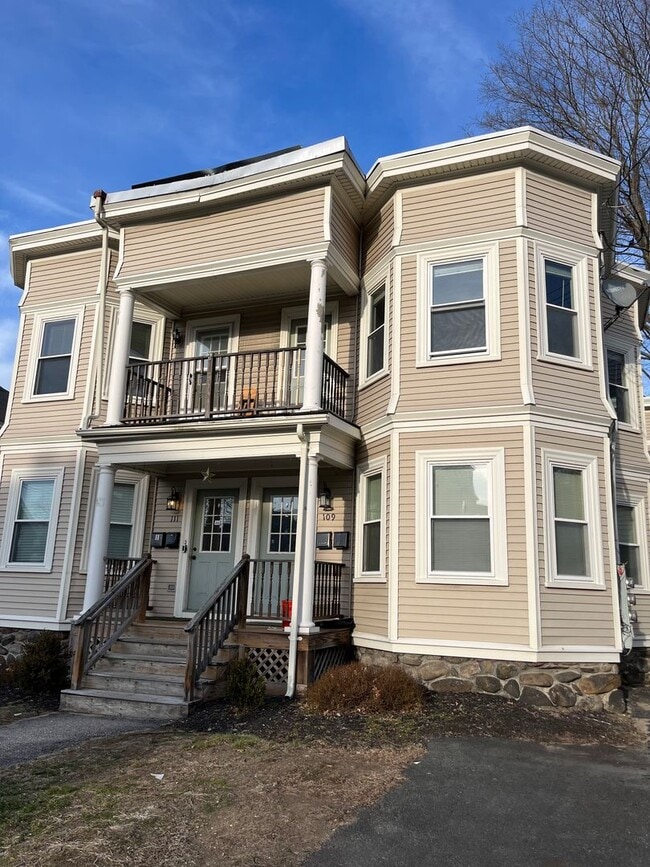 Building Photo - 109-111 Chadwick st-109-2 Unit 109-2