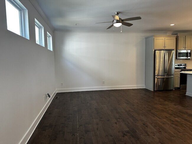 Photo - 673 Park St