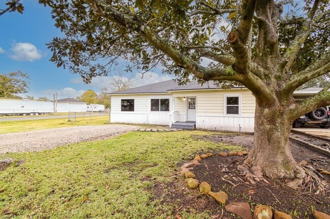 Photo - 301 S 3rd St