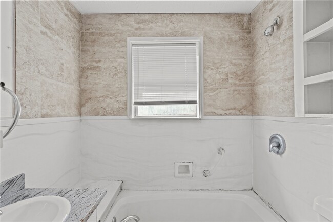 Building Photo - 2328 Boss St Unit HOUSE