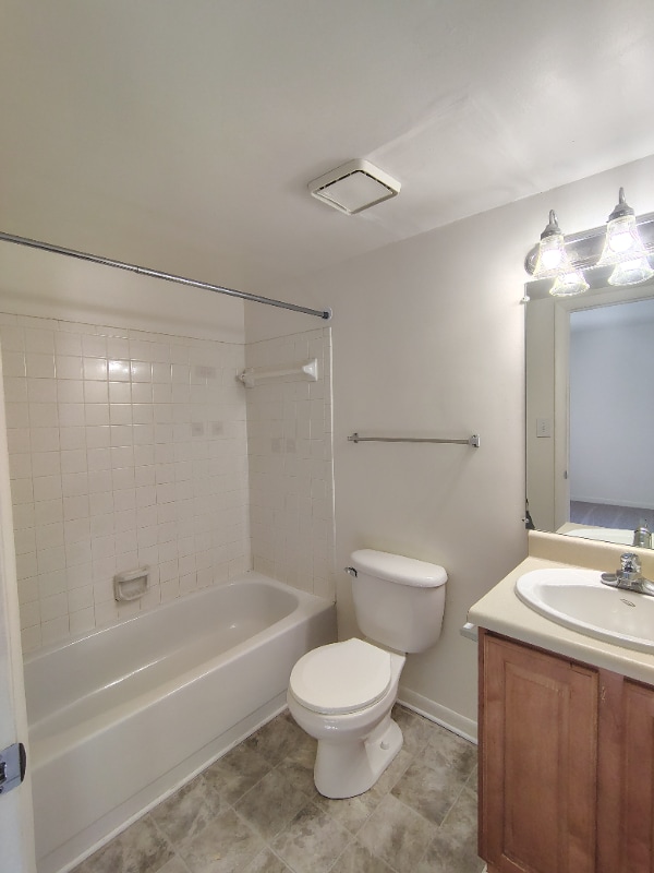 Building Photo - 600 Reusens Rd