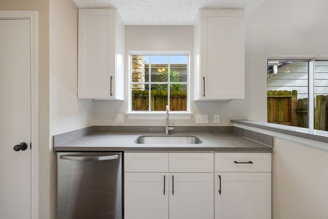 Photo - 909 Littleport Ln