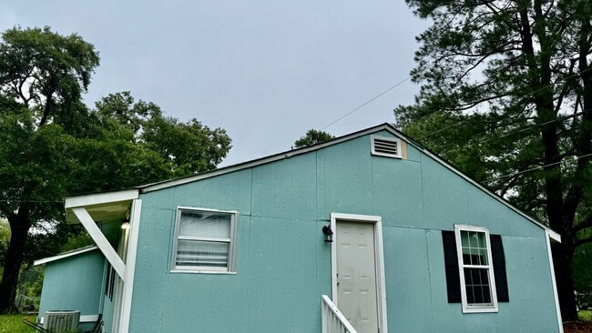 Building Photo - 1605 Easterling Dr
