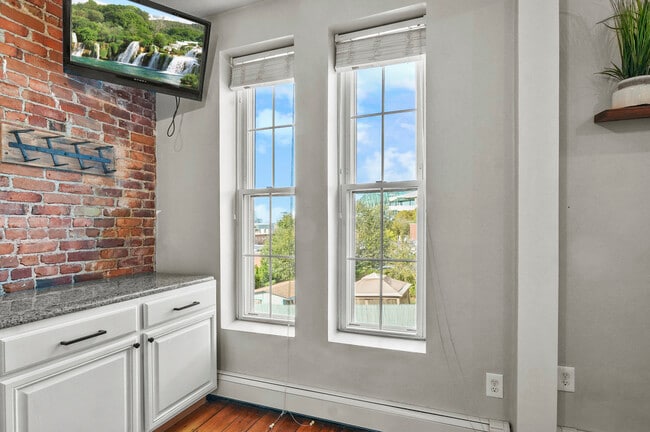 Photo - 60 Beacon St