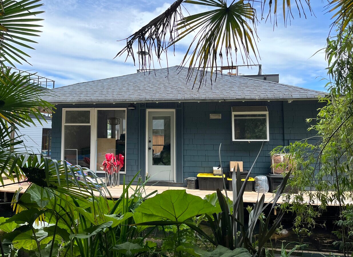 Photo - 3146 Portage Bay Pl E