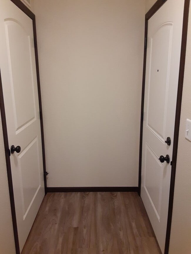 Photo - Modern Comfort: Discover Our 1-Bedroom Apartment Gem Unit Fox Run Apartments -581 #4