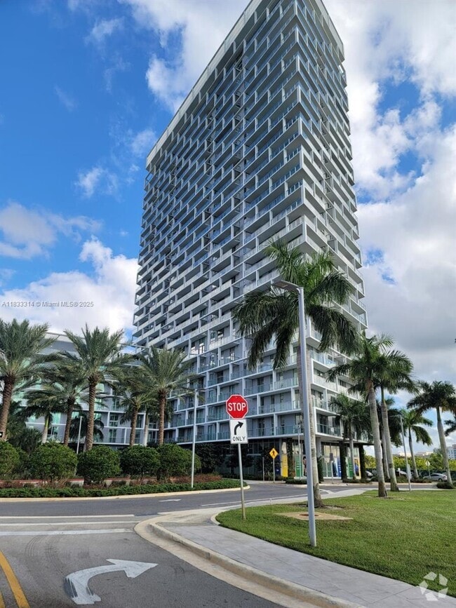 Building Photo - 2000 Metropica Wy Unit 2411 Rental