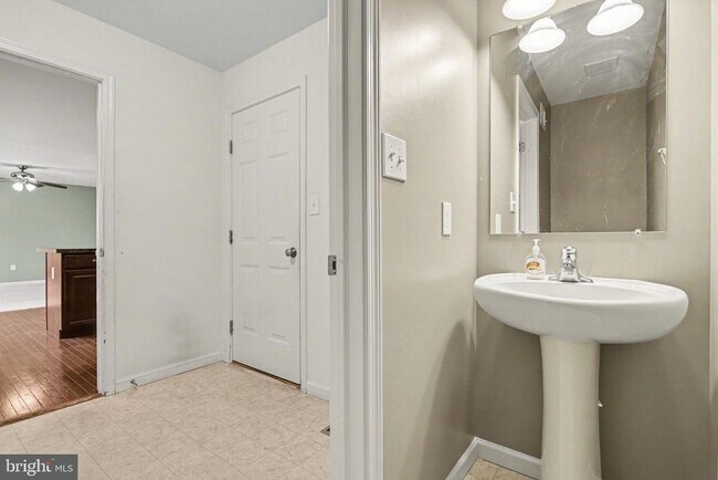 Photo - 27 E Imperial Dr