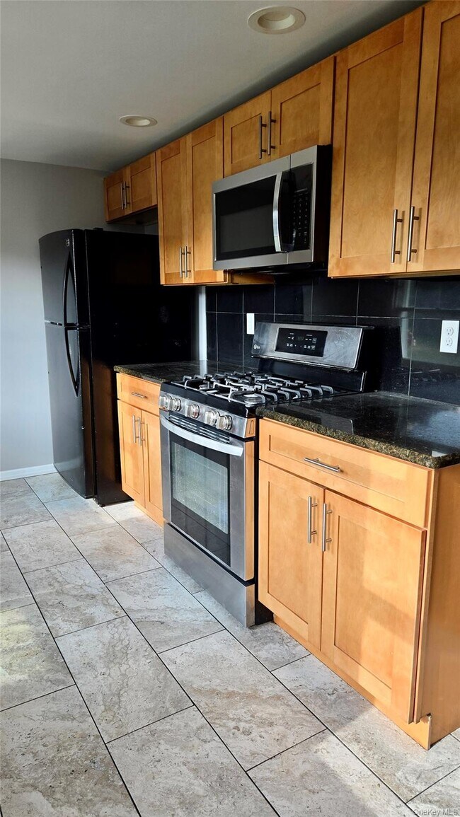 Photo - 190 W Pulaski Rd