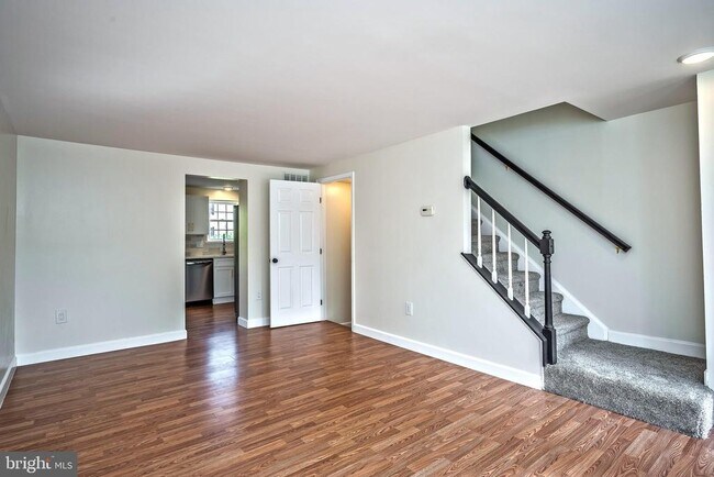 Photo - 8339 Georgian Ct