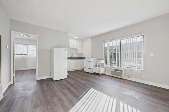 Photo - Cedar Court Apartments