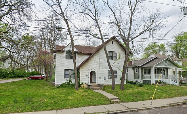 Building Photo - 1403 Hinkson Ave Unit Apt 1