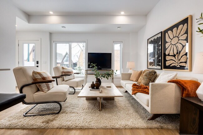 Photo - Pet-Friendly Modern 3 Bedroom Townhouse in Capitol Hill Unit 101