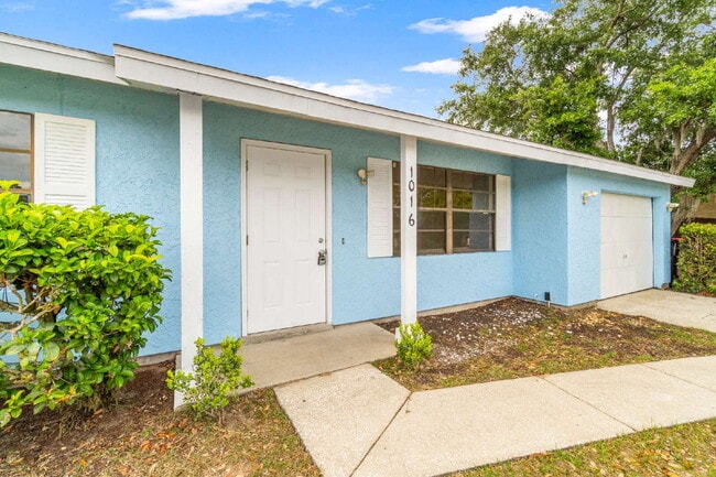 Building Photo - Recently updated 3BR, 2BA in The Shores