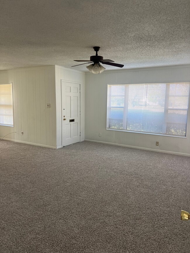 Photo - 126 E Colonial Dr