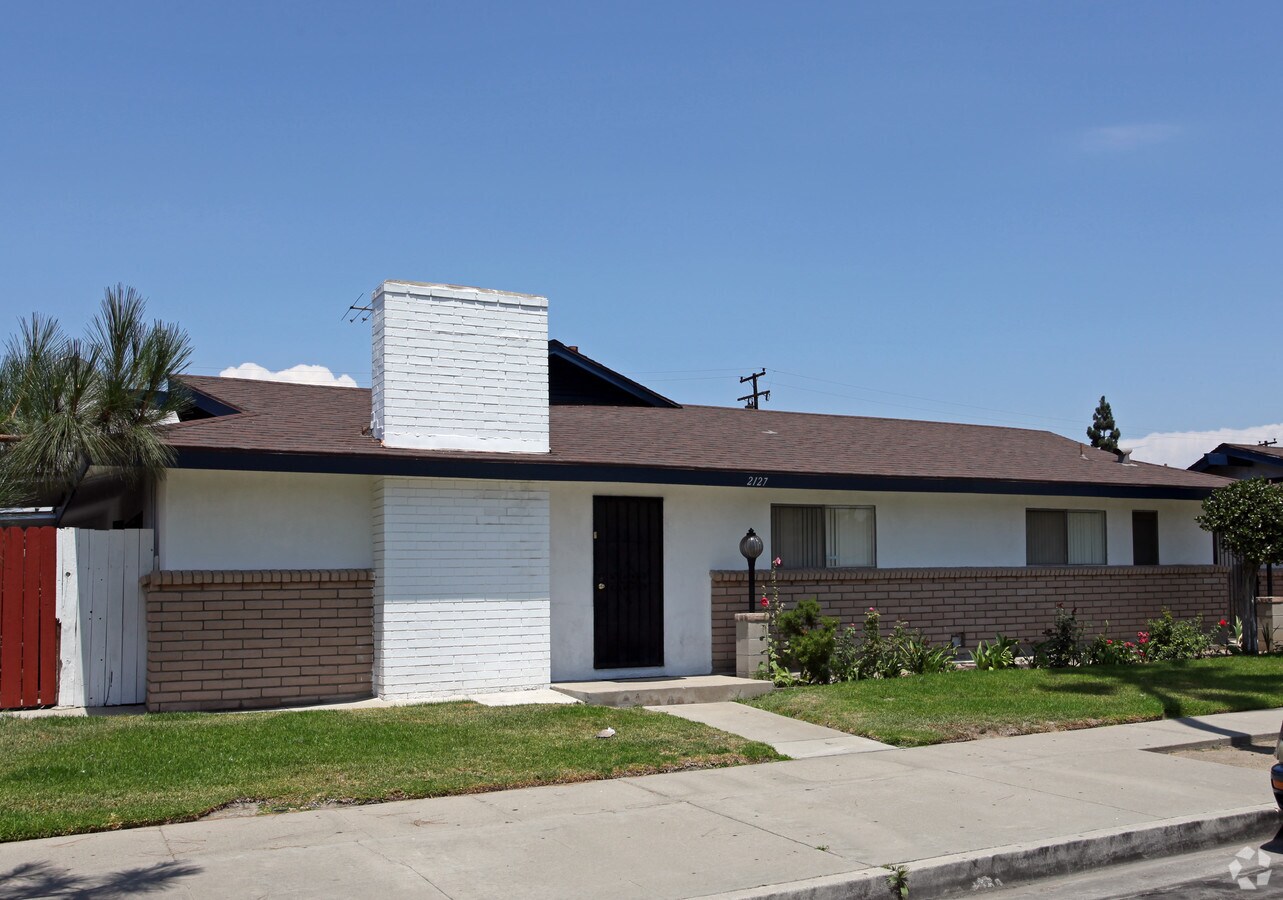 Photo - 2127 E Almont Ave Apartments