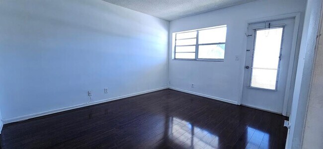 Photo - 1855 Plunkett St Unidad 202