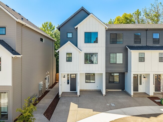 Building Photo - 16915 SW 132nd Ter Rental