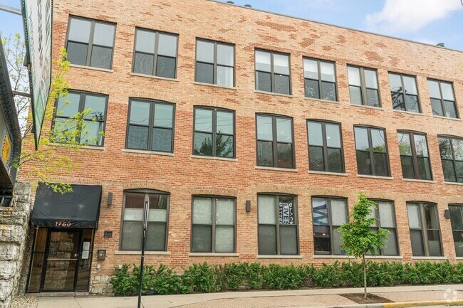 Building Photo - 1760 W Wrightwood Ave Unit 103 Rental