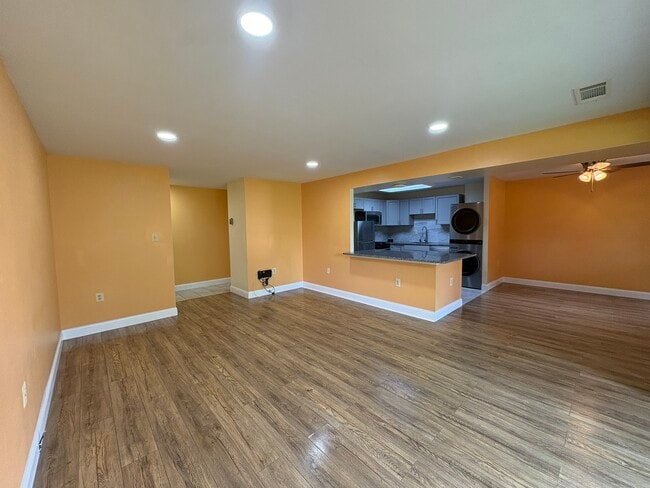 Building Photo - 18617 Walkers Choice Rd Unit #1