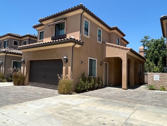Building Photo - Beautiful 4-bedroom PUD townhouse in Temple City