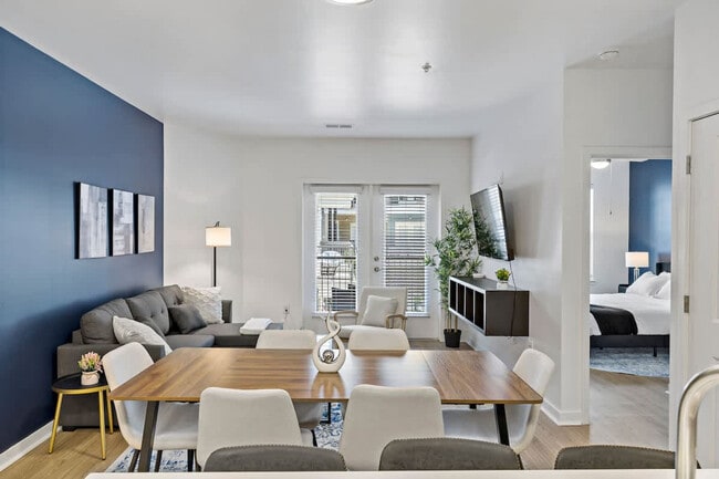Building Photo - 205 S Kings Dr Rental