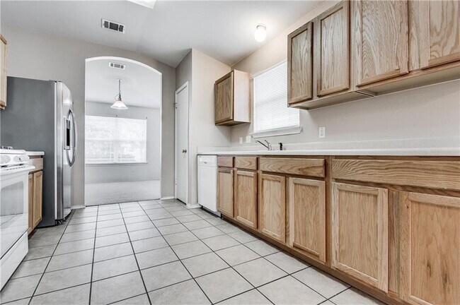 Building Photo - 602 Golden Gate Dr