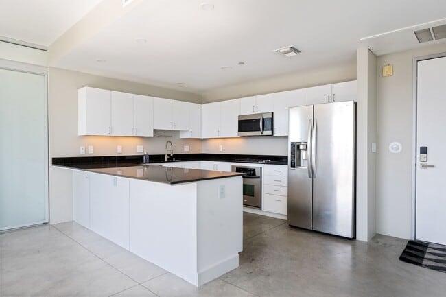 Photo - 285 W 6th St Unidad 518