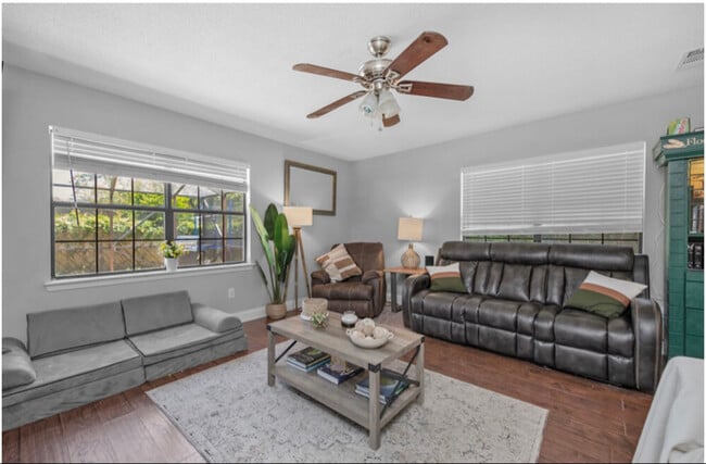 Photo - 111 Robinwood Dr NW