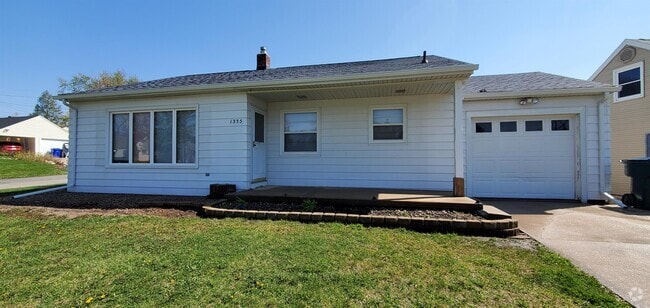 Building Photo - 1335 O Ave NE Rental