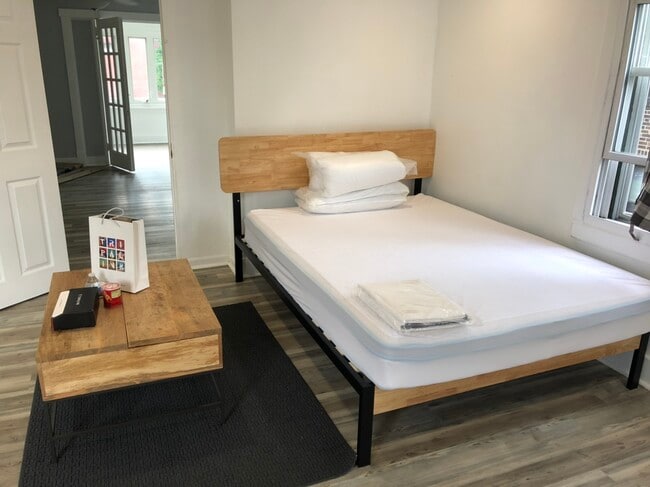 Photo - 5850 Alderson St