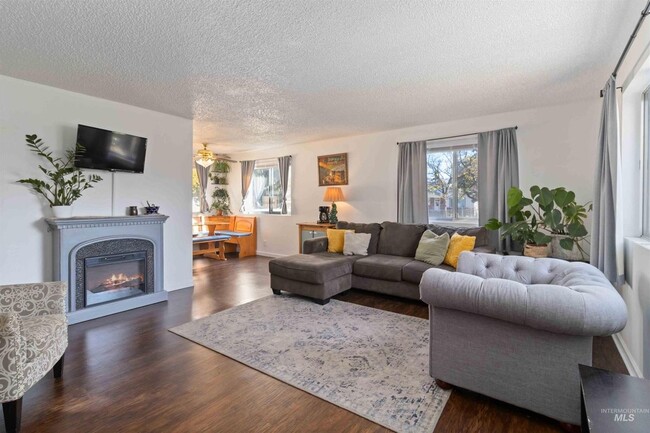 Photo - 2151 S Grant Ave