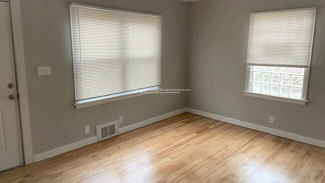 Photo - 5951 N 64th St