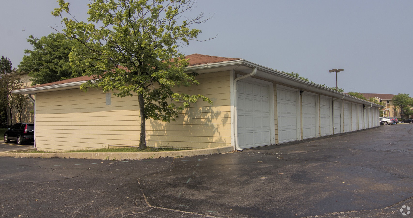 Photo - Emhurst Lake Apartments