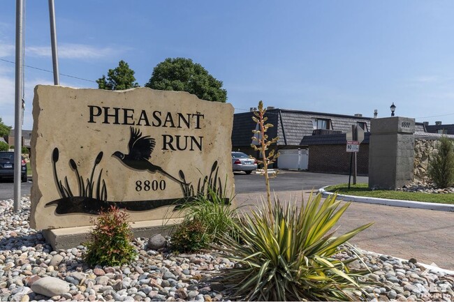 Letrero frontal del monumento - Pheasant Run Apartments