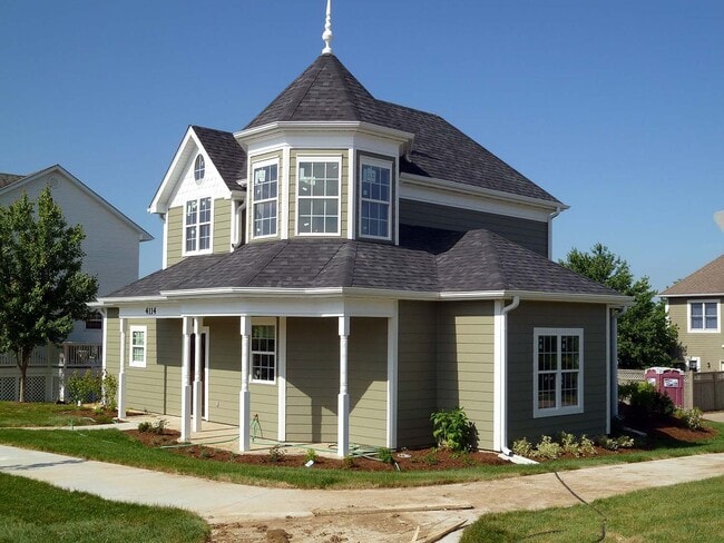 Building Photo - 3 Bedroom Victorian Style Home - Cherry Hill