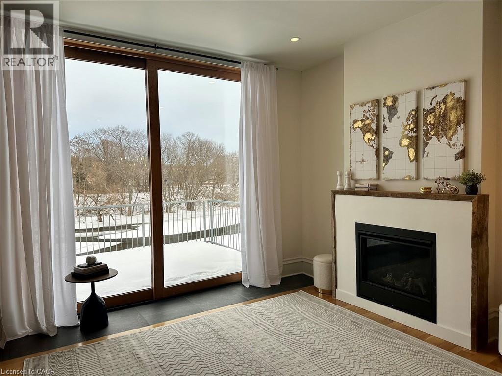 Photo - 73 Grand River St N