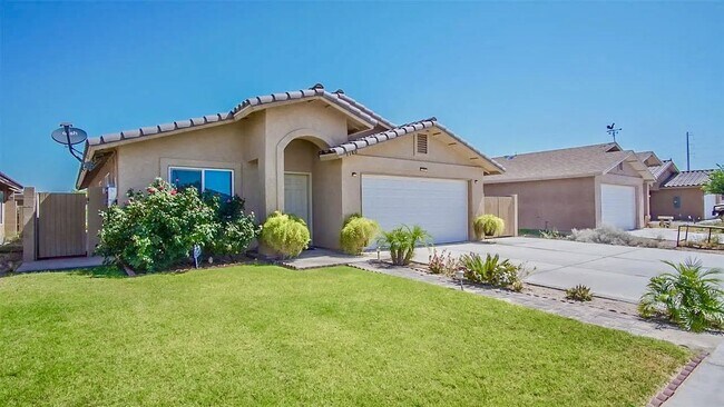 Photo - Gorgeous 4 Bedroom, 2 Bathroom Solar Home in Desert Oasis!