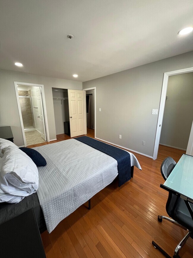 Photo - 30 Richmond Street4 - Master Bedroom