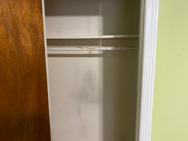 Bedroom 1 closet - 12 Prospect Pl Unidad 2