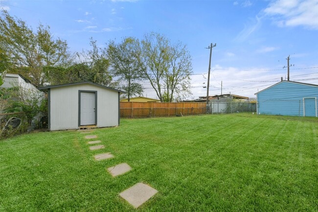 Photo - 1913 Scarborough Ln