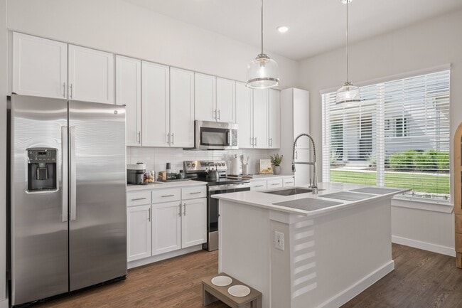 Photo - Avendale Painted Tree