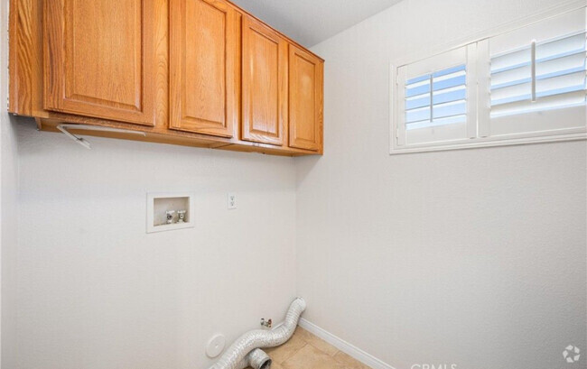 Building Photo - 6043 Lori Ln Rental