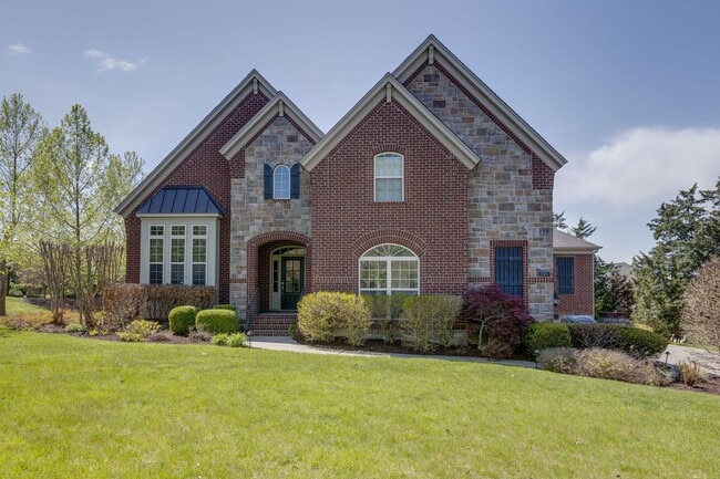 Building Photo - 5 Bedroom Home in Franklin (Easy access to interstate)