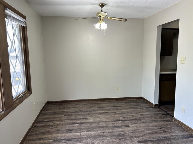 Photo - 1716 D Ave NE