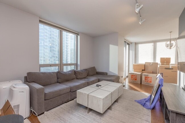 Photo - 330 W Grand Ave Unit 18F