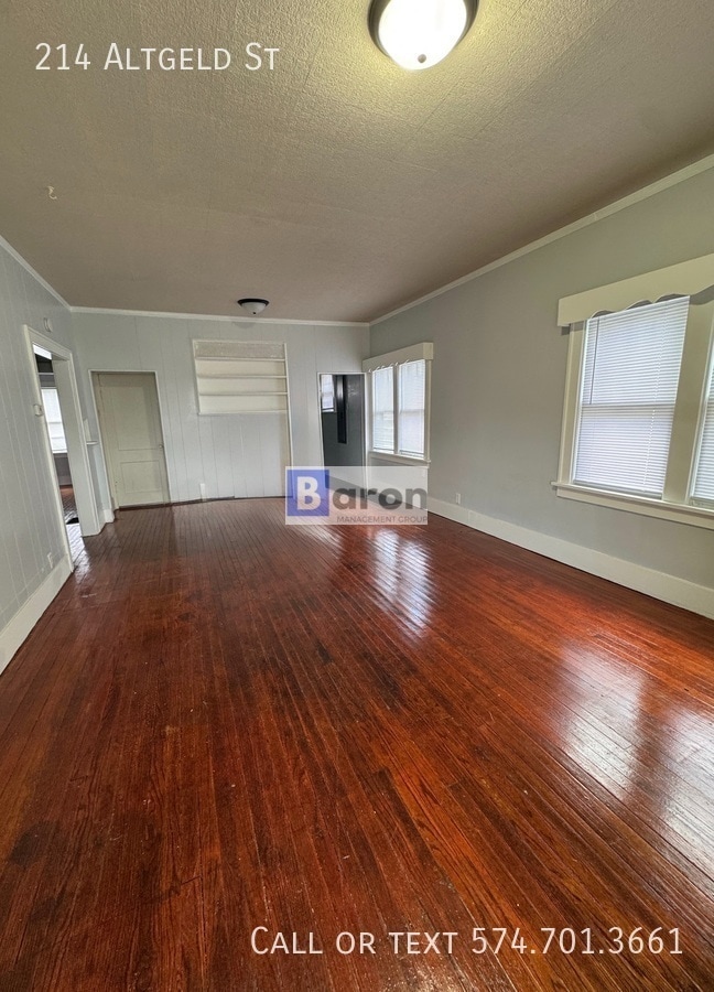 Building Photo - 214 Altgeld St