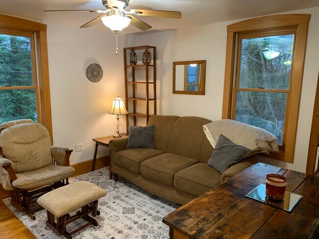 Photo - 327 W Maple St Unit Apartment