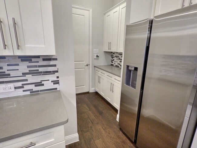 Photo - 557 Reale Dr