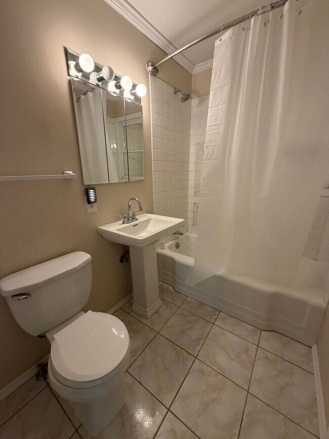 Photo - 1225 W Main St